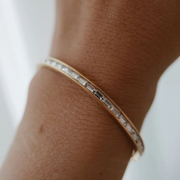 Radiant Line Gold Bangle
